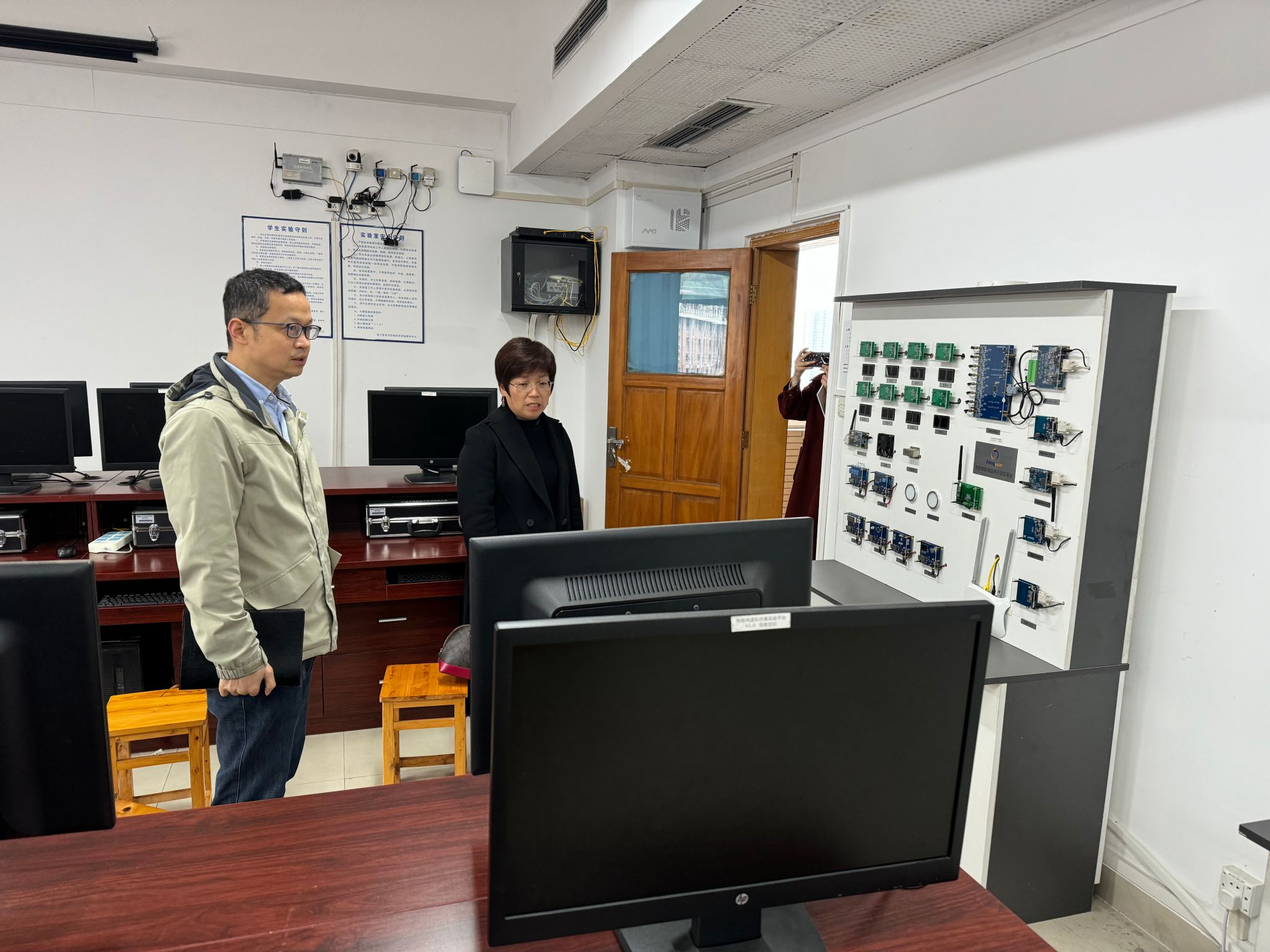 校际联动共探新工科发展——重庆移通学院计算机学院赴重庆工商大学开展深度交流