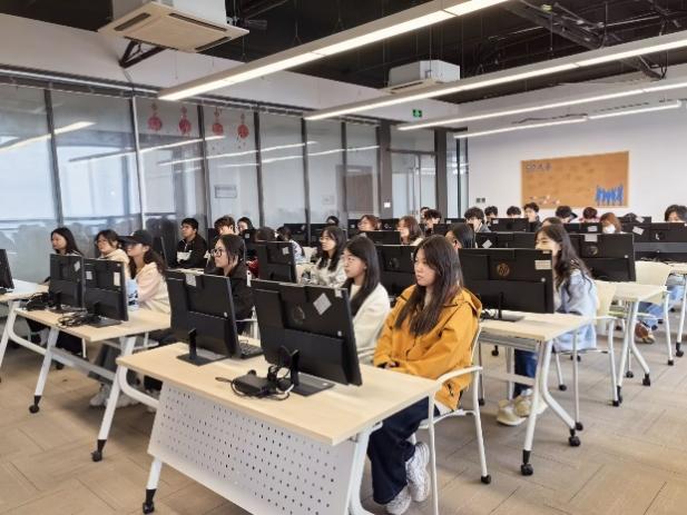 走进前沿，启航未来 计算机工程学院新生赴中软国际与同济人工智能研究院开展专业认知实习